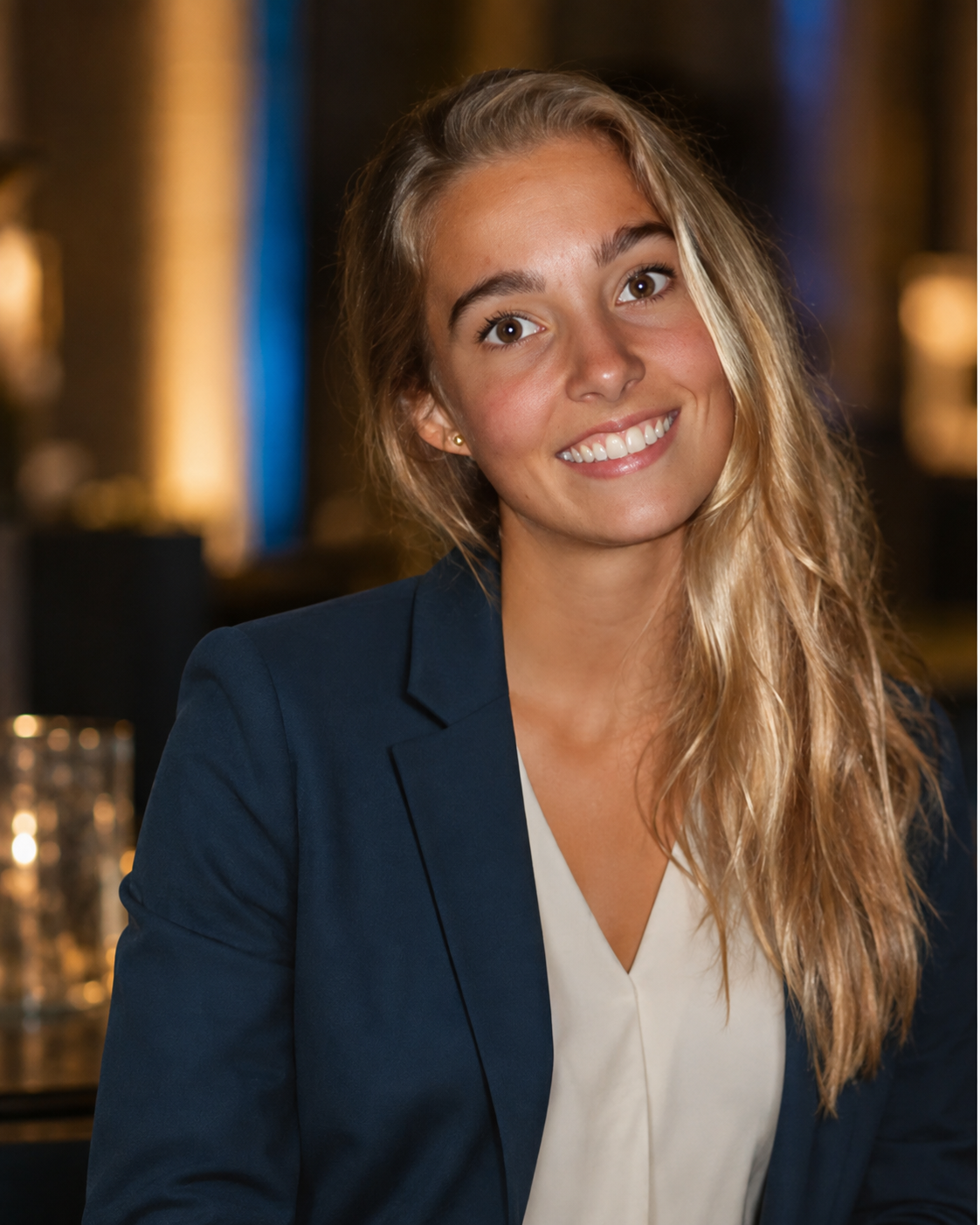 Ileana, Comunicación